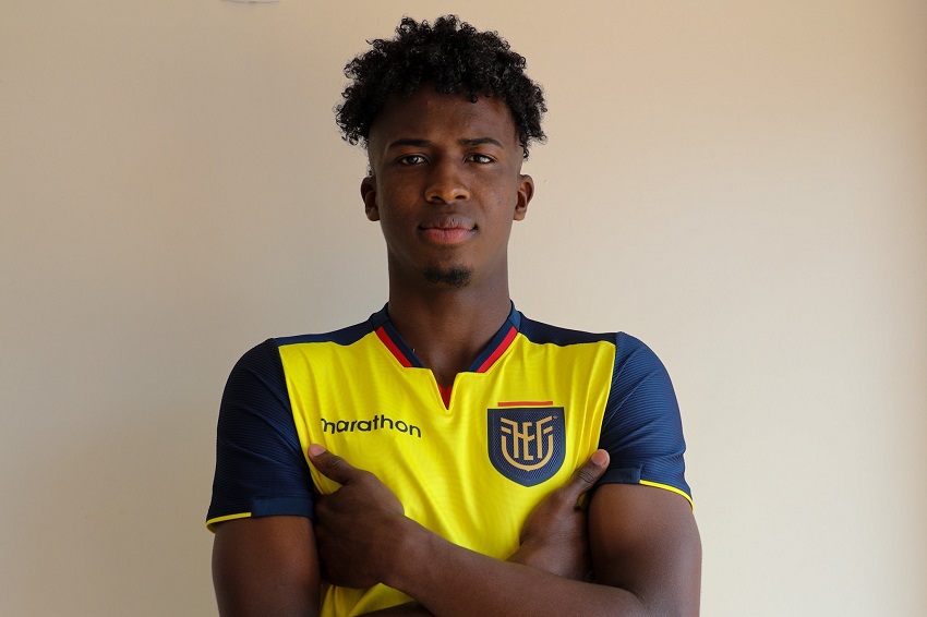 William Pacho se suma a la concentración de Ecuador