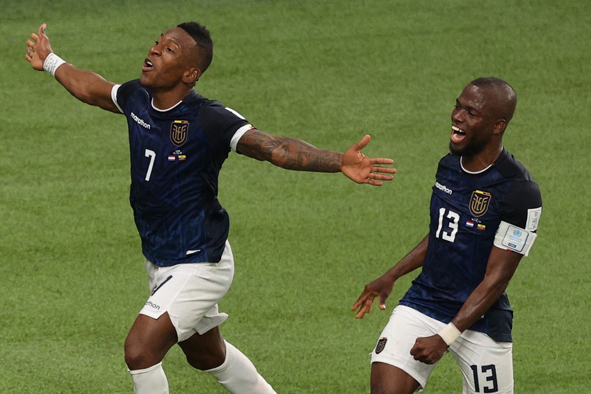 Estupiñán y Valencia, elegidos por Conmebol en el equipo ideal de sudamericanos tras la fase de grupos
