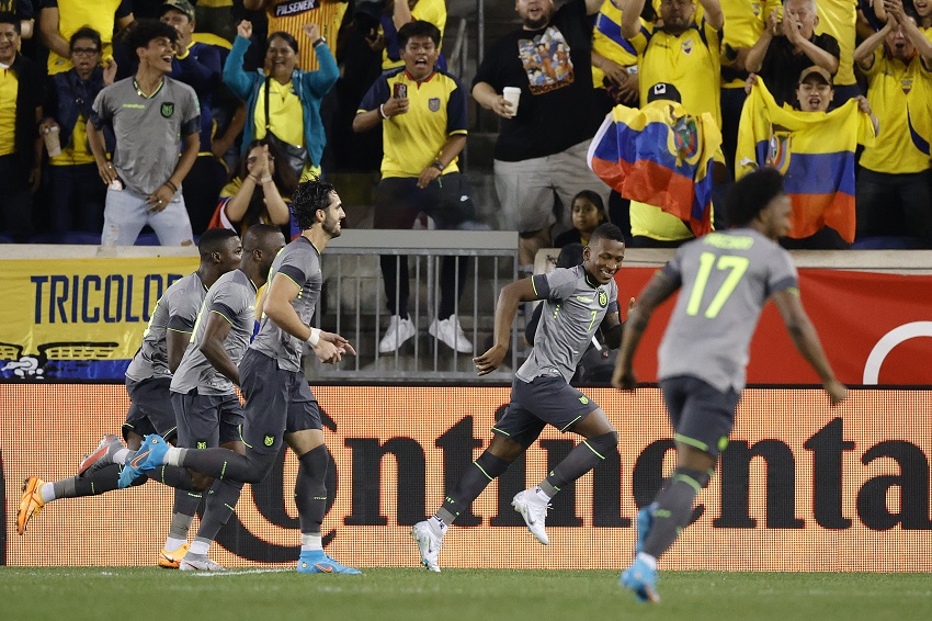 Ecuador vence a Nigeria en su primer examen previo al Mundial (Video)
