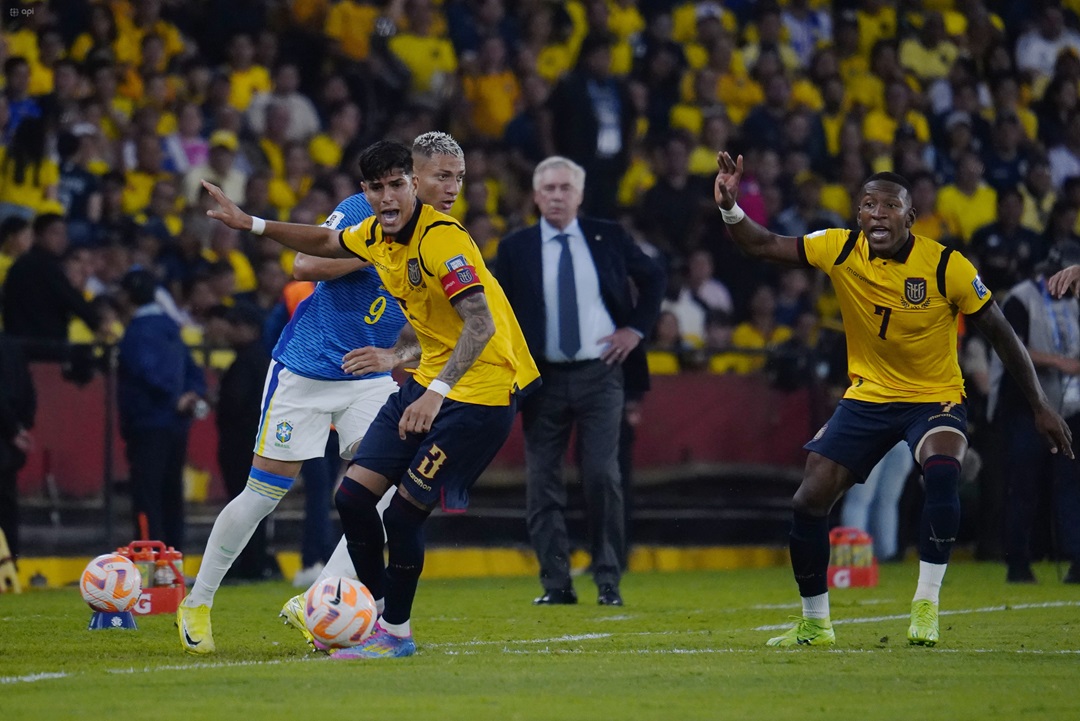 Ecuador, que carece de un delantero, controla el juego y aunque cede empate contra Brasil da otro paso al Mundial