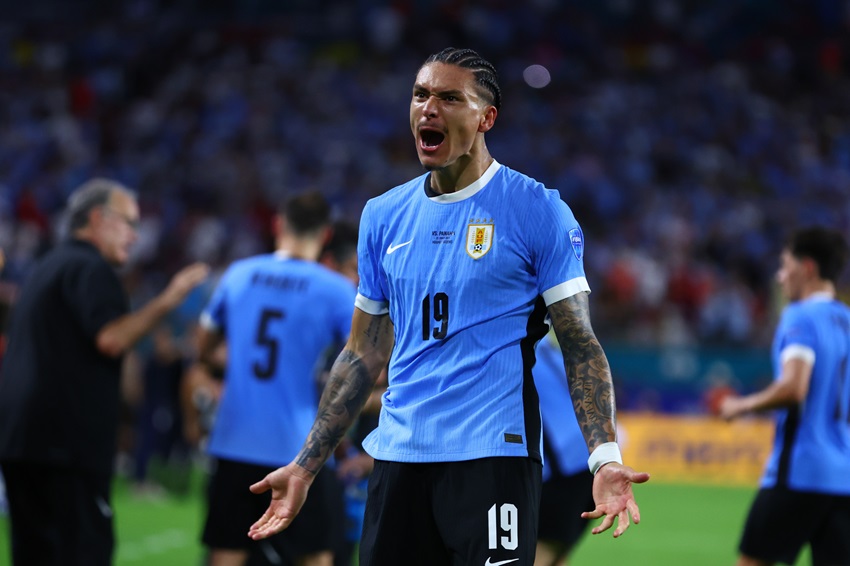 Uruguay, que domina y perdona situaciones claras, asegura en el final la victoria sobre Panamá
