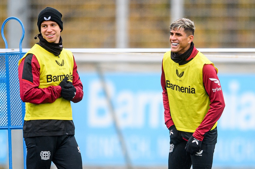 Piero Hincapié regresa a los entrenamientos del Bayer Leverkusen