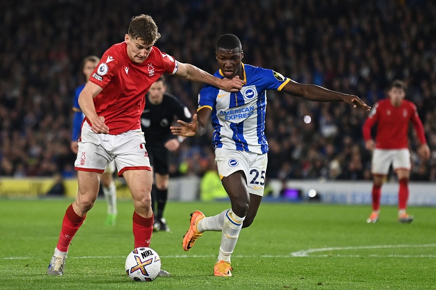 Moisés Caicedo mantiene la titularidad en un Brighton que no reacciona y cede empate