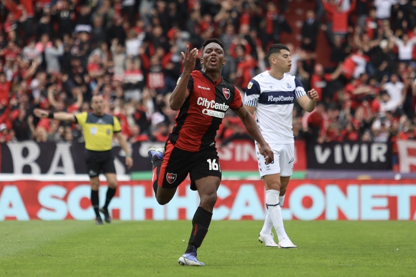 Djorkaeff Reasco se luce con impresionante gol en victoria de Newell's