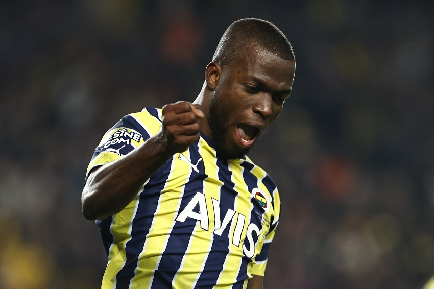 Enner Valencia desata el delirio en el Fenerbahce con cuatro goles ante Kasimpasa