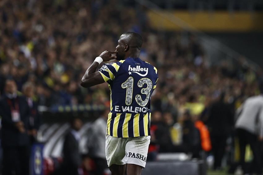 Enner Valencia vuelve de lesión y actúa en la dura caída del Fenerbahçe ante Galatasaray