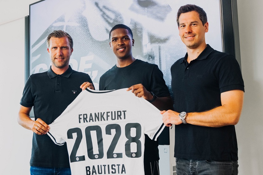 Davis Bautista, defensa de proyección en Aucas, se vincula al Eintracht Frankfurt