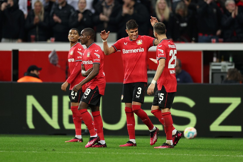Bayer Leverkusen, con protagonismo de Piero Hincapié, remonta ante Bayern y se acerca a torneo europeo