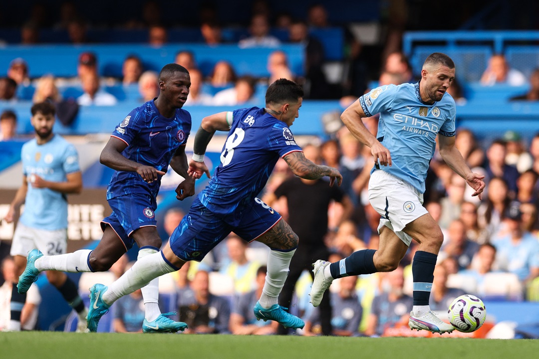 Chelsea, con Moisés Caicedo de titular, tropieza en su estreno al perder ante Manchester City