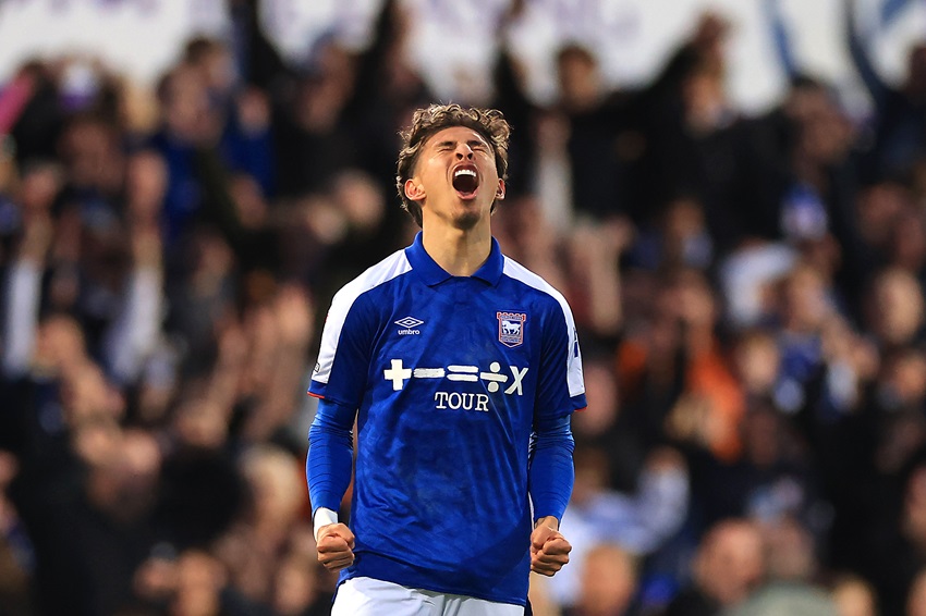 Jeremy Sarmiento regresa al Brighton tras finalizar su cesión en Ipswich Town