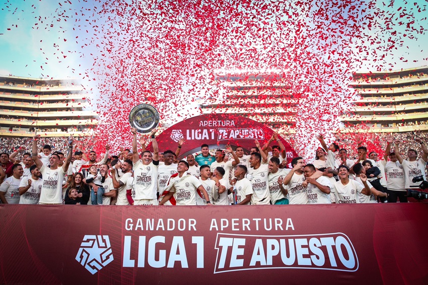 Universitario, con Segundo Portocarrero de titular, logra la hazaña y se proclama campeón