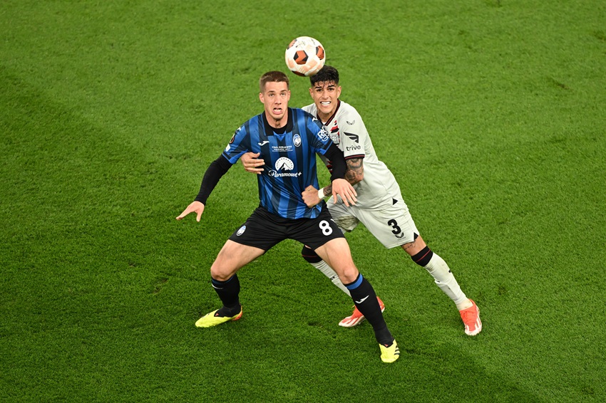 Bayer Leverkusen, con Piero Hincapié en la titularidad, sufre dura derrota ante Atalanta en la final