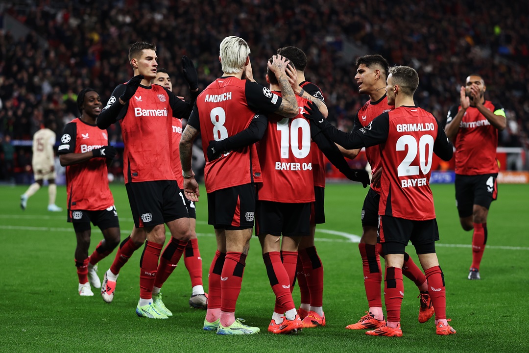 Bayer Leverkusen, con la solidez de Piero Hincapié, reacciona con goleada ante Salzburgo