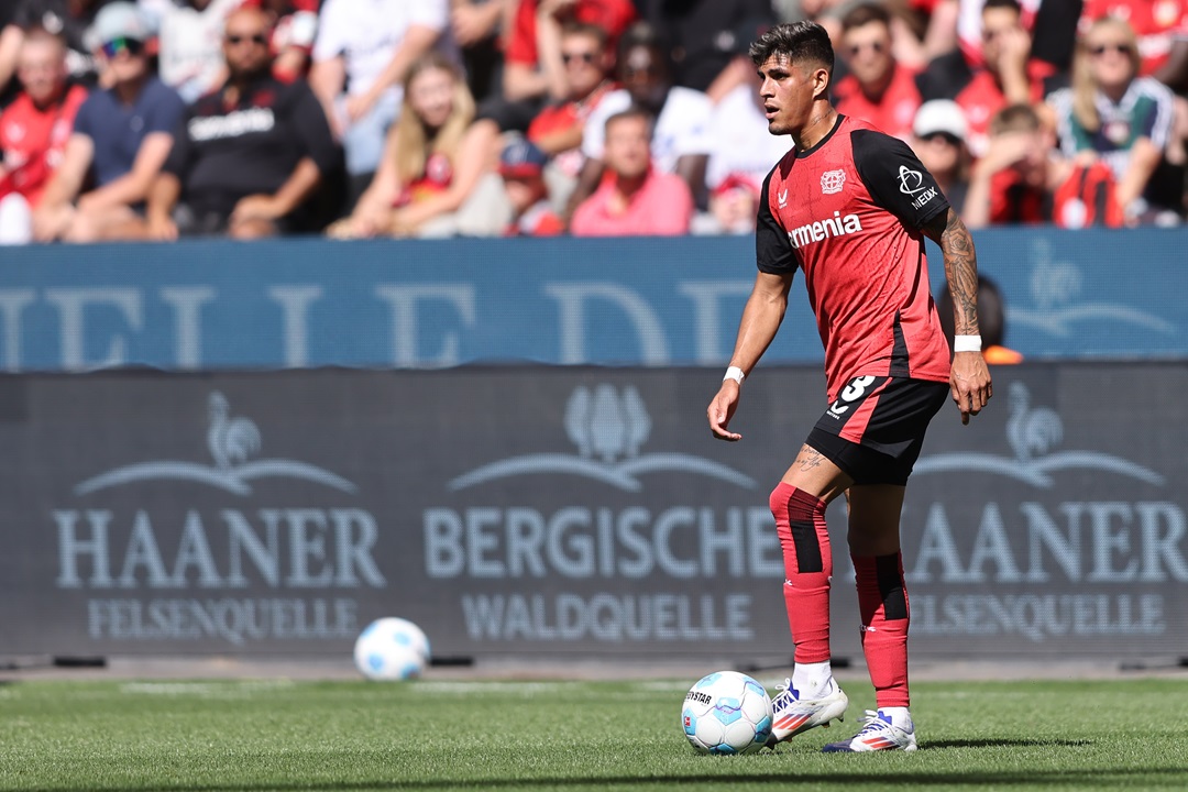 Bayer Leverkusen recurre a Piero Hincapié para evitar la remontada de Holstein Kiel