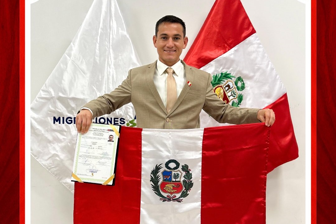 Jairo Vélez obtiene la carta de naturalización como peruano