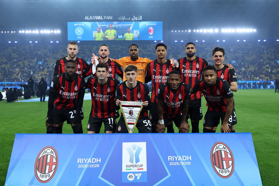 El AC Milan, con Pervis Estupiñán titular, pierde ante Napoli y queda eliminado en semifinales de la Supercopa de Italia