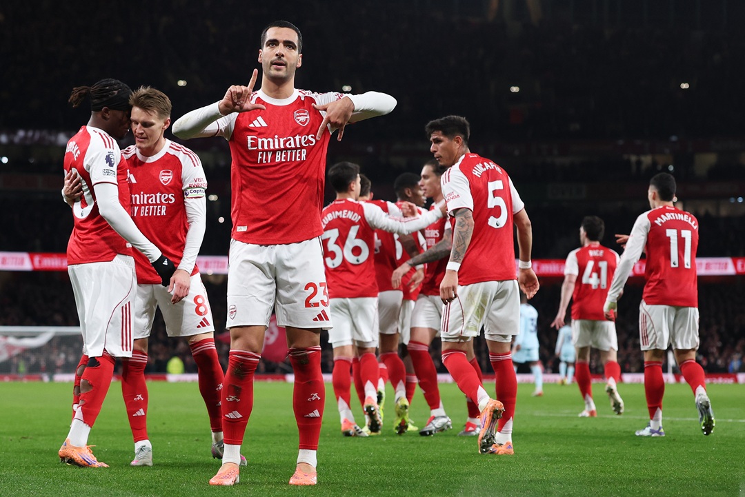 Arsenal, con la solidez de Piero Hincapié, vence al Brentford y sostiene su ventaja en el liderato
