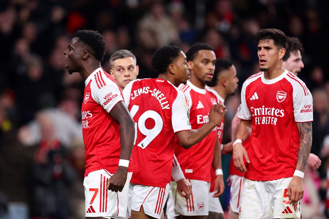 Arsenal, con Piero Hincapié titular, derrota al Wolverhampton en duelo con frenético final