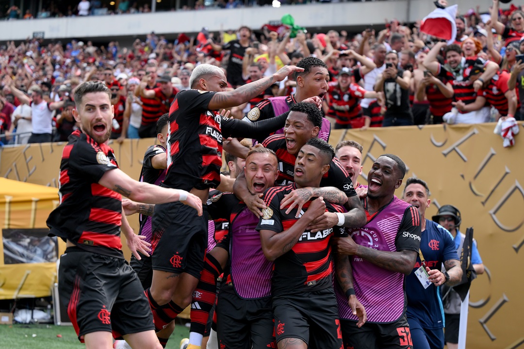Gonzalo Plata lidera con dos asistencias la remontada de Flamengo contra el Chelsea de Moisés Caicedo