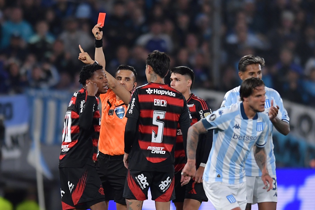 Gonzalo Plata recibe suspensión y multa tras expulsión en la Copa Libertadores