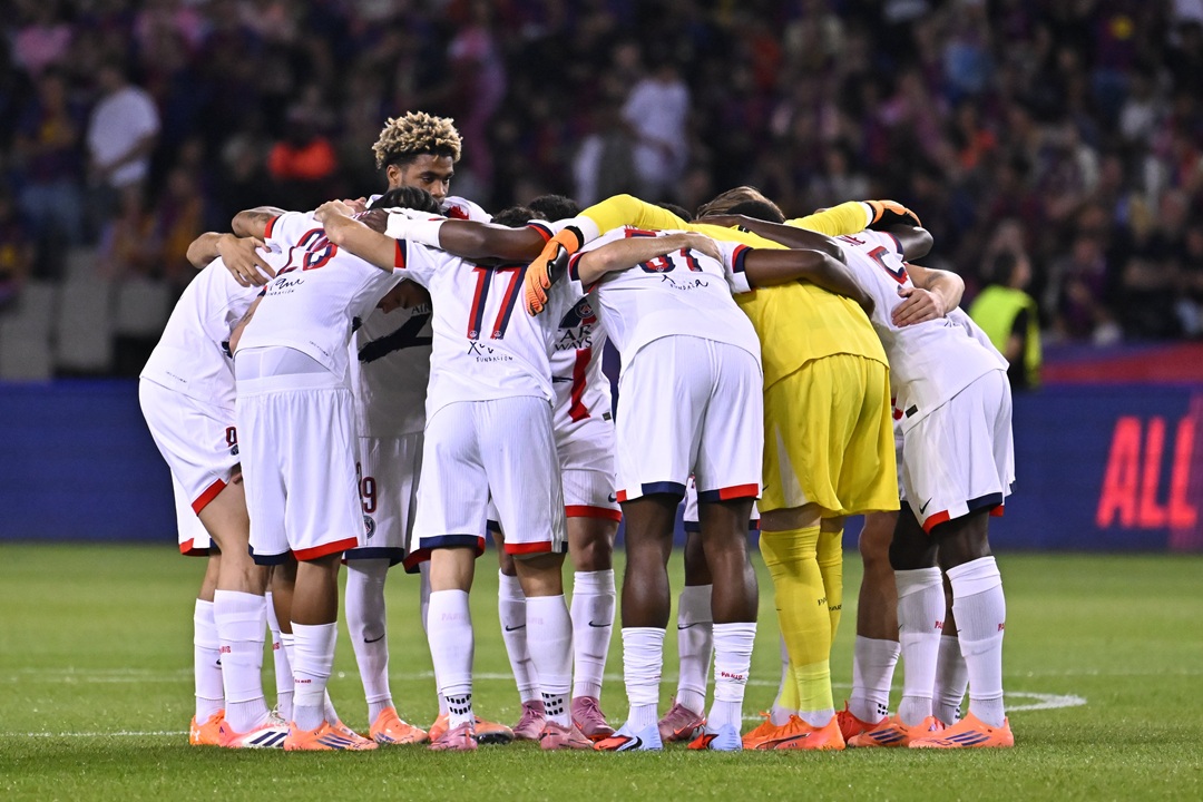 PSG, con la solidez de Willian Pacho, sella en el final la remontada sobre el Barcelona