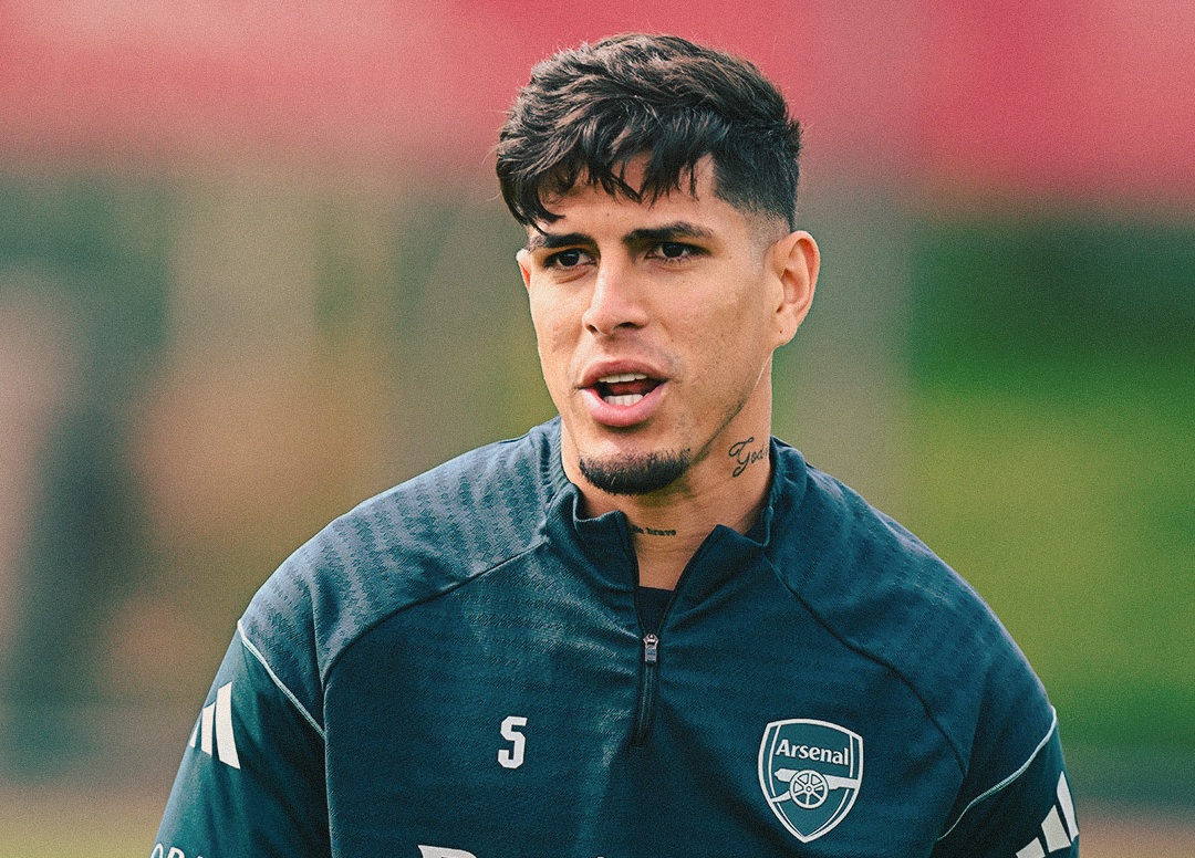 Piero Hincapié regresa a los entrenamientos del Arsenal