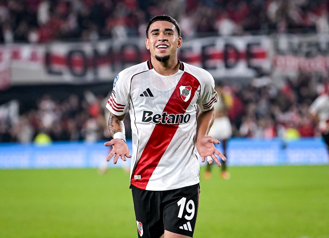 Kendry Páez demuestra calidad para marcar su primer gol con River Plate y sella el triunfo ante Aldosivi