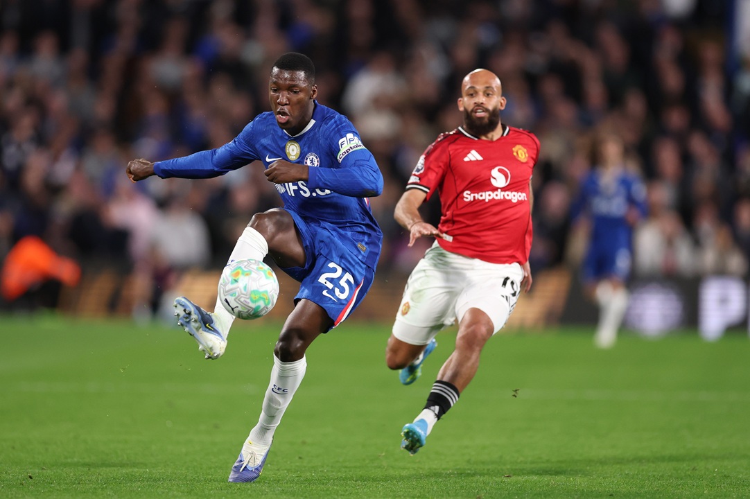 Con Moisés Caicedo de titular y capitán, Chelsea no reacciona y pierde ante Manchester United