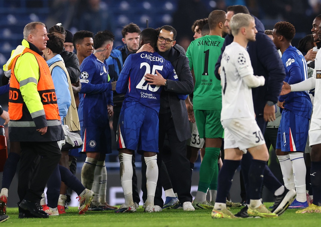 Liam Rosenior: "Moisés Caicedo es uno de los mejores mediocampistas defensivos, si no el mejor, del fútbol mundial"