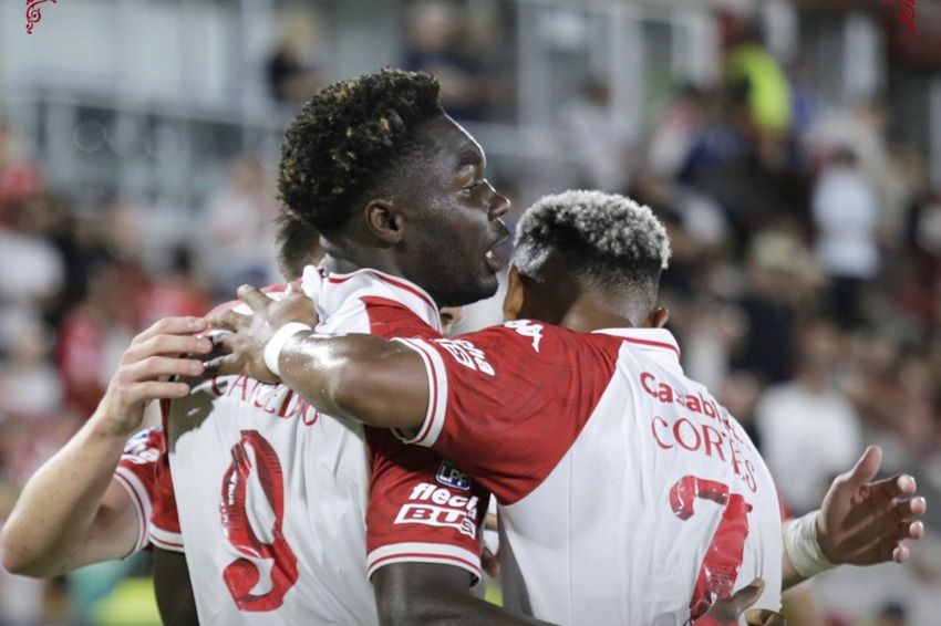 Jordy Caicedo vuelve a marcar, pero Huracán sufre remontada ante Independiente Rivadavia
