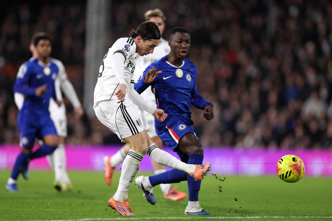 Chelsea, con Moisés Caicedo titular, no resiste en inferioridad numérica y pierde ante Fulham