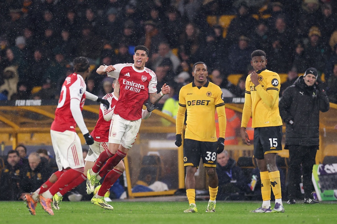 Piero Hincapié convierte su primer gol con el Arsenal en empate frente a Wolverhampton