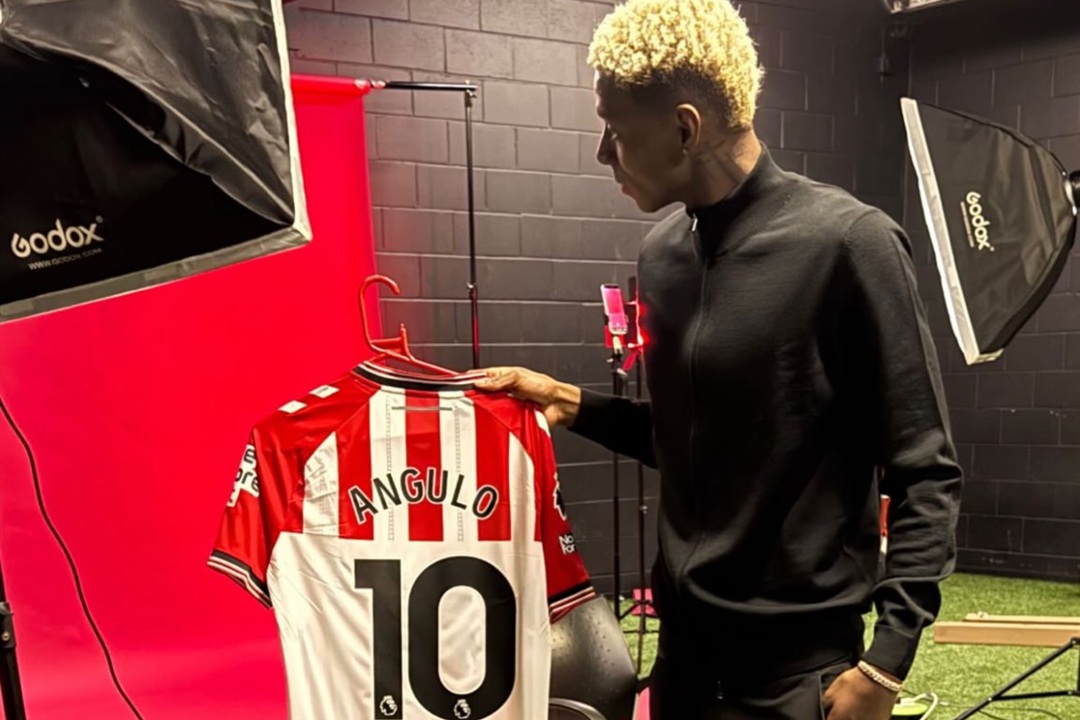 Nilson Angulo llevará el número 10 en el Sunderland
