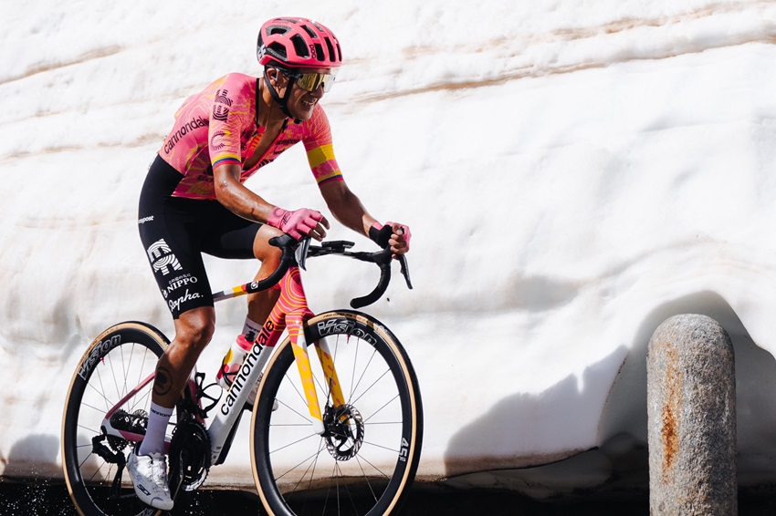 Richard Carapaz se retira del Tour de Suiza tras sufrir caída en la cuarta etapa