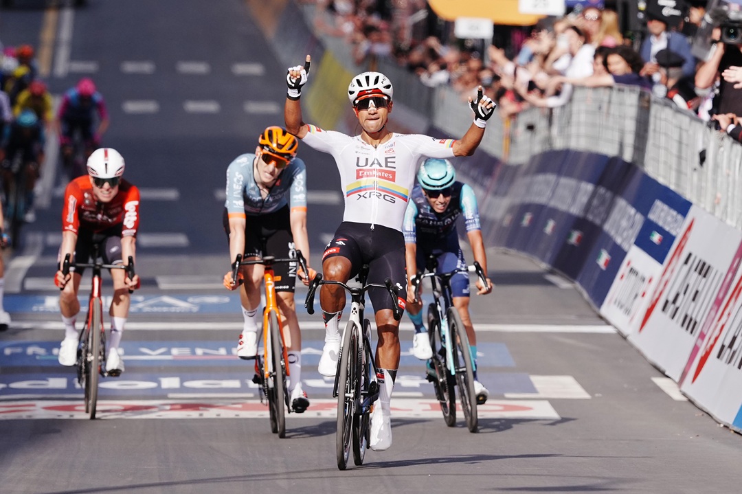 Jhonatan Narváez gana la etapa 4 del Giro de Italia