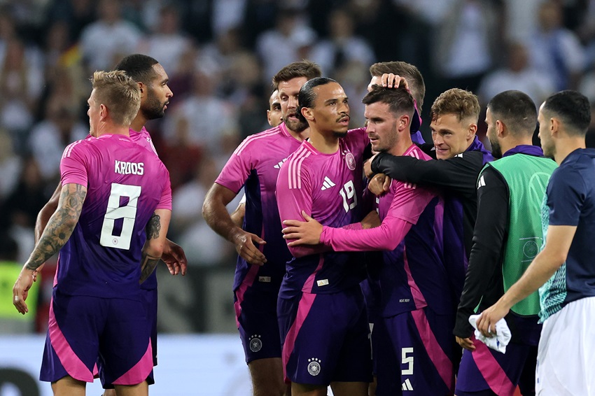 Alemania, en el regreso de Toni Kroos, supera con dificultades a Grecia