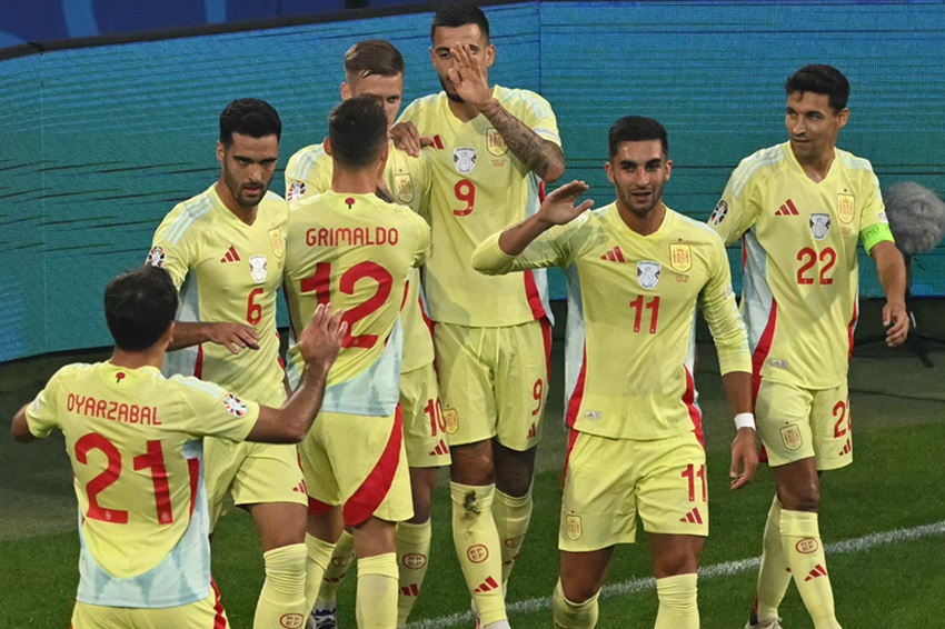 España, que hace rotaciones, vence a Albania y cierra el grupo con pleno de triunfos