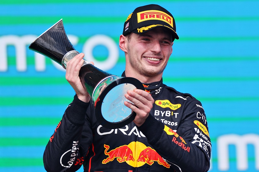 Verstappen obtiene emotivo triunfo en Estados Unidos e iguala un récord; Red Bull, campeón de constructores