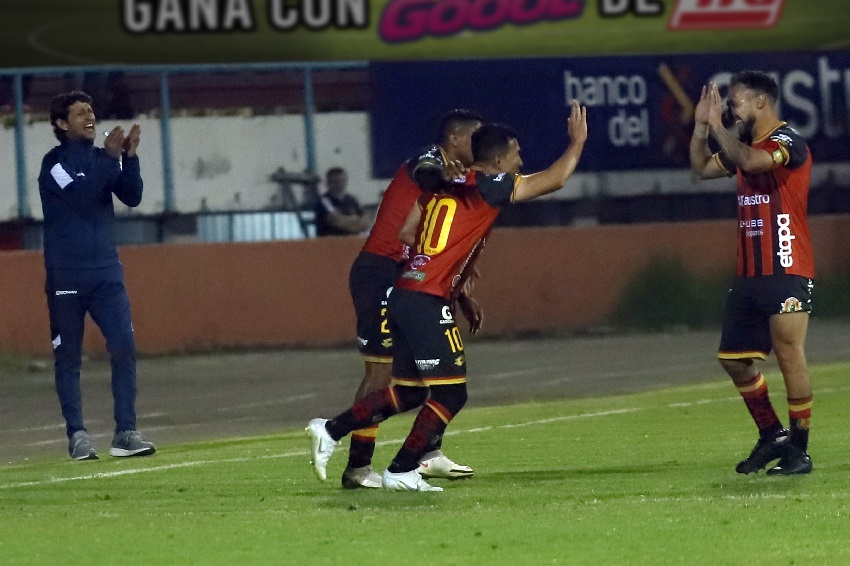 Deportivo Cuenca, con gol de tiro libre de Efrén Mera, rescata el empate ante Macará