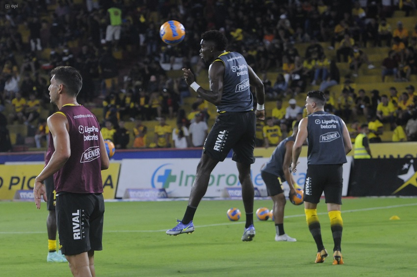 Michael Carcelén recibió una sanción económica en Barcelona por video filtrado
