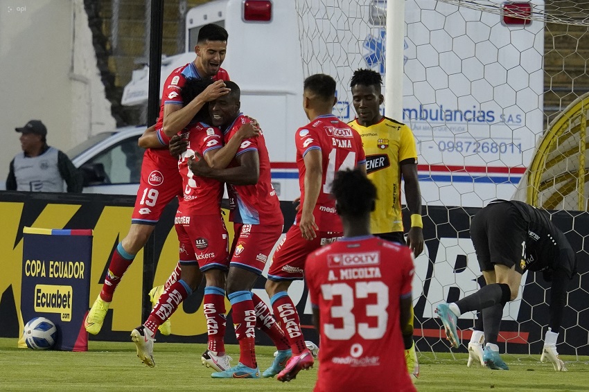 El Nacional protagoniza otra sorpresa en la Copa Ecuador al eliminar a Barcelona