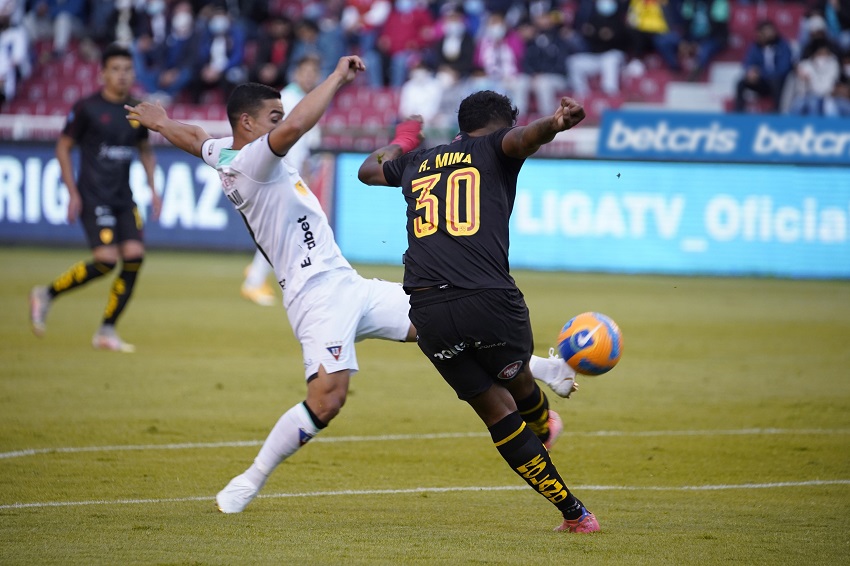 Liga de Quito apuntala su defensa con la incorporación de Richard Mina