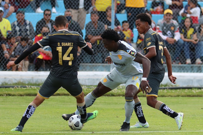 Aucas iguala y no logra escaparse en la punta; Cumbayá se aferra a la permanencia