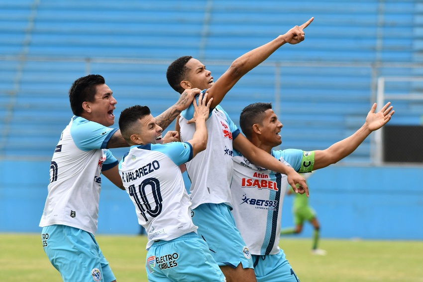 Manta supera sobre la hora al Olmedo y asegura su permanencia en la Serie B