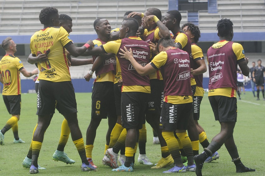 Barcelona manda un aviso con triunfo contundente sobre Emelec