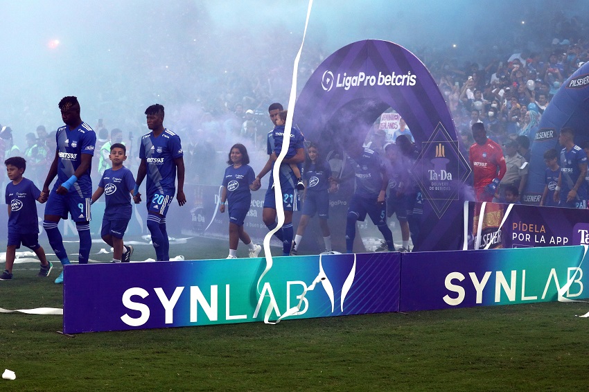 Emelec rechaza el "lanzamiento de objetos" y que estos actos "sean valorados de manera diferente por LigaPro"