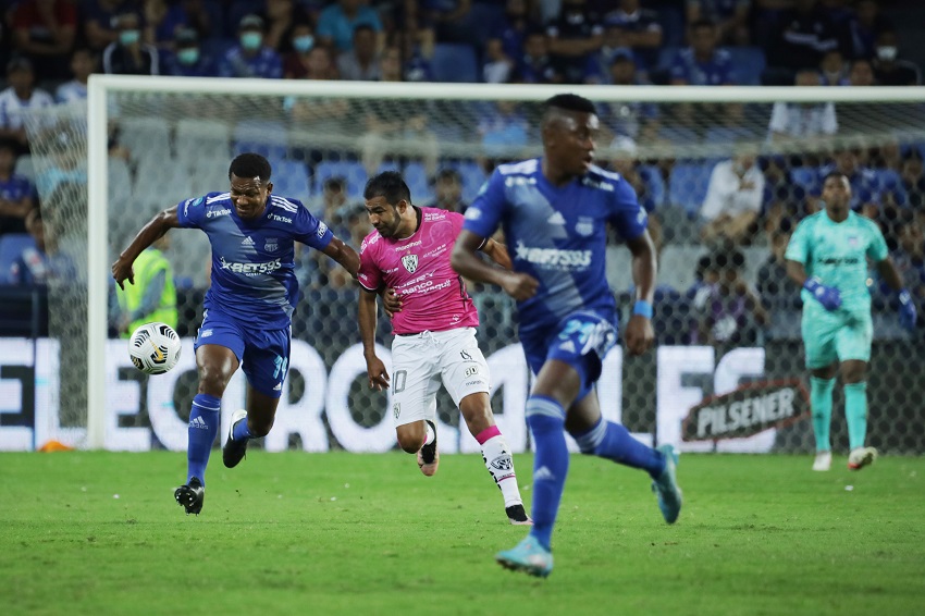 Independiente del Valle, presionado por la punta, visita a un necesitado Emelec
