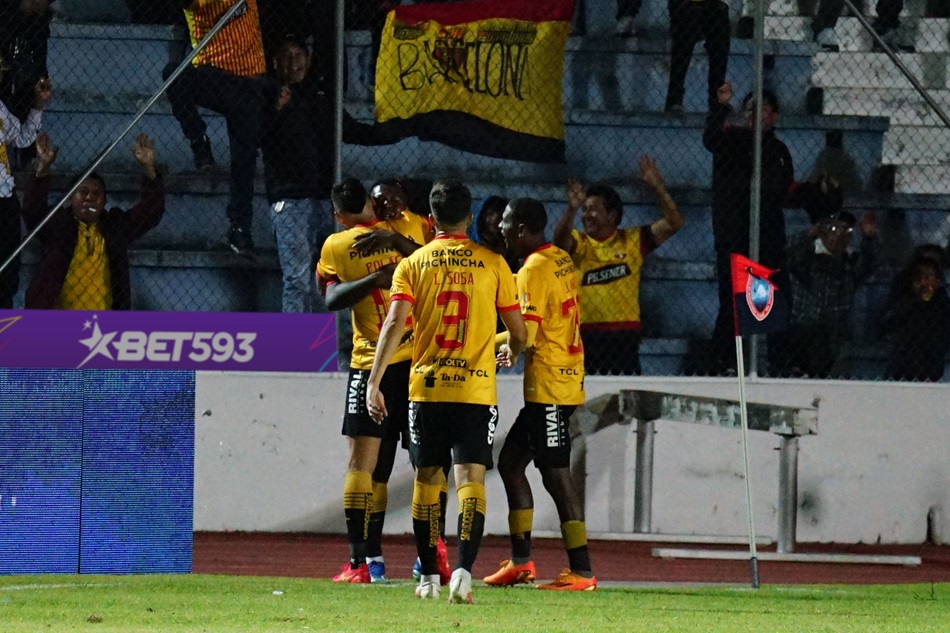 Barcelona cierra el torneo con triunfo ante un Universidad Católica que se conforma con Sudamericana
