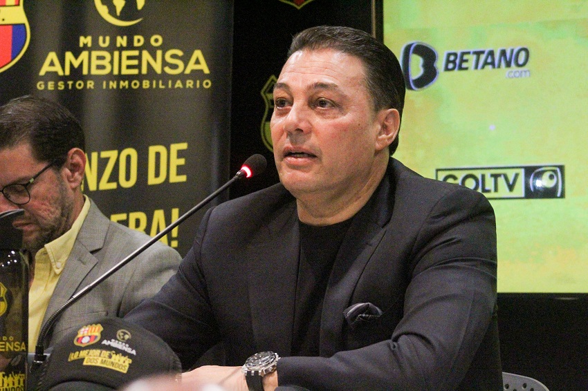Carlos Alfaro Moreno: "No está la intención de convocar jugadores de Barcelona"
