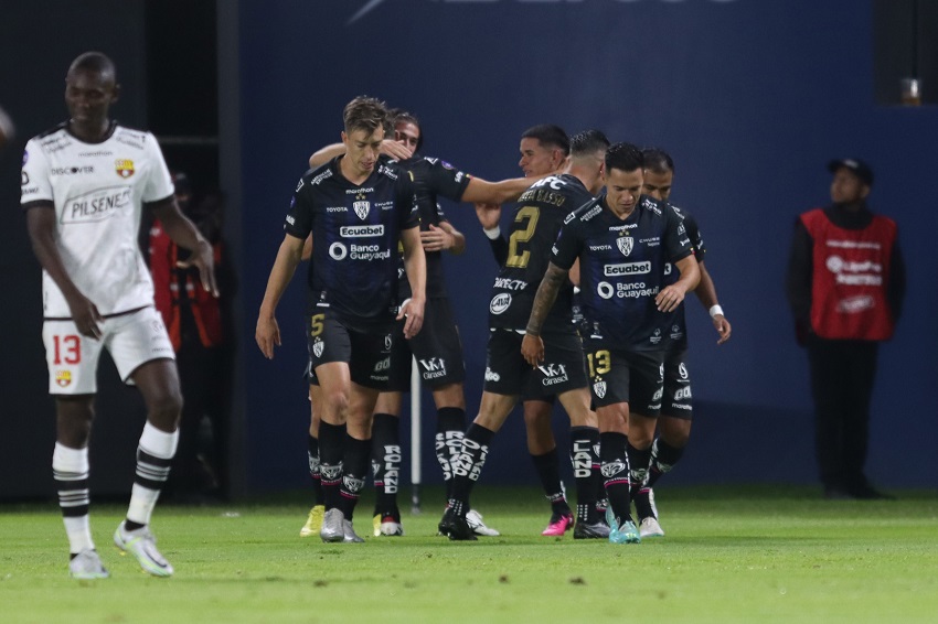 Independiente del Valle ejerce claro dominio y doblega a Barcelona